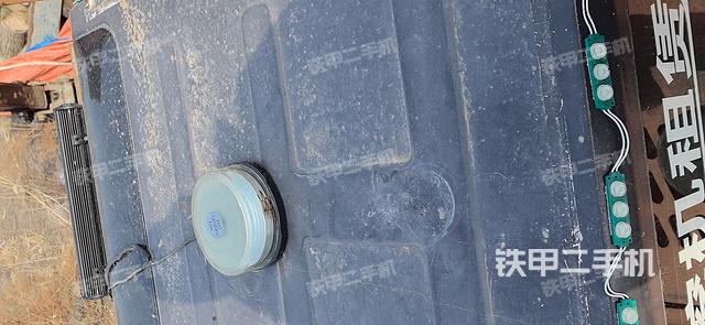 驾驶室顶部（整机外观）