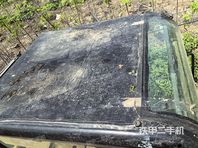 驾驶室顶部（整机外观）