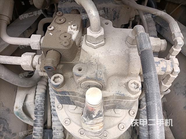 回转马达和主控阀（整机外观）