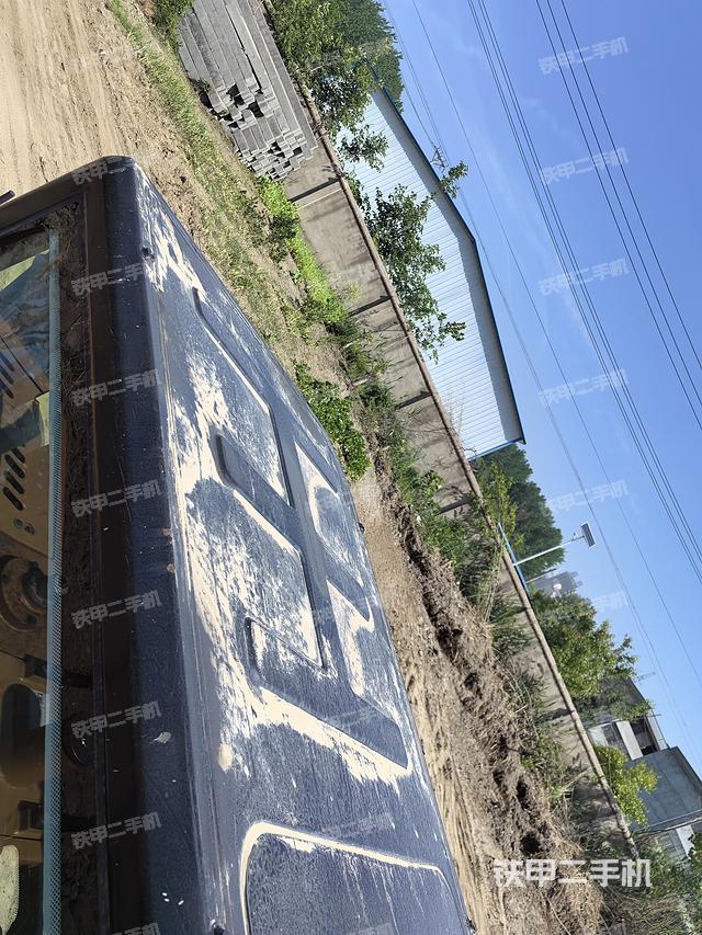 驾驶室顶部（整机外观）