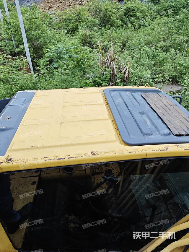 驾驶室顶部（整机外观）