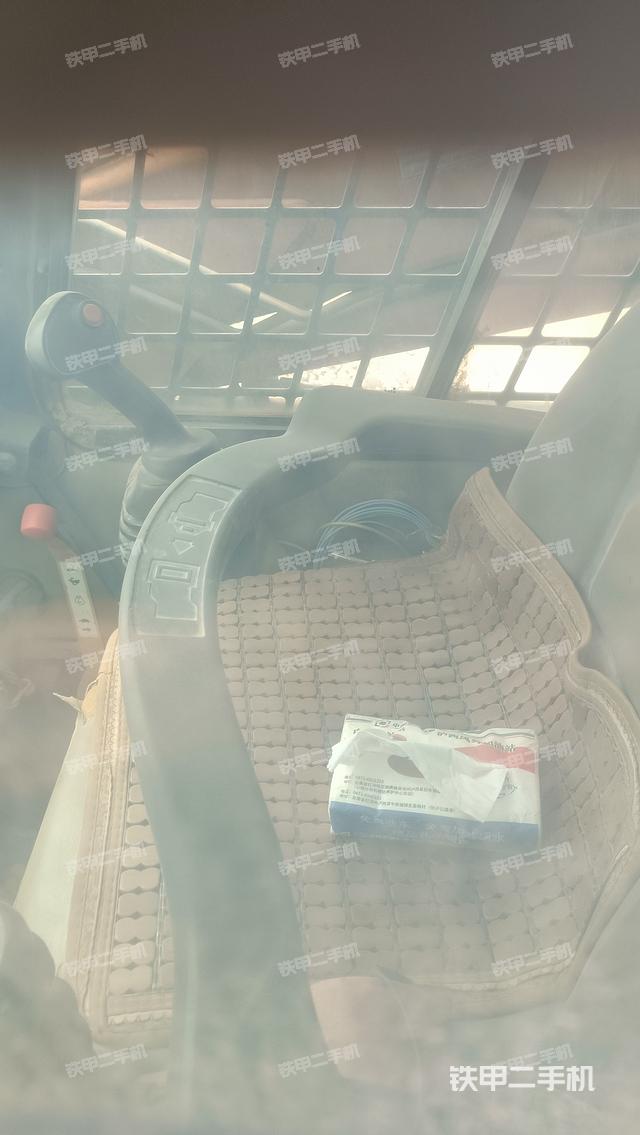 驾驶室操作台（设备外观及核心部件）