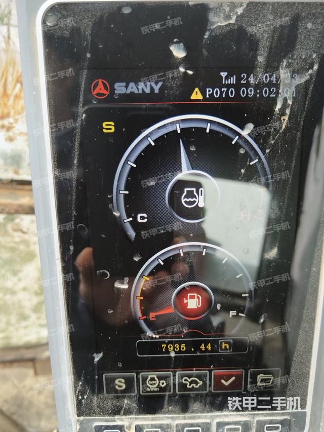 驾驶室整体（整机外观）