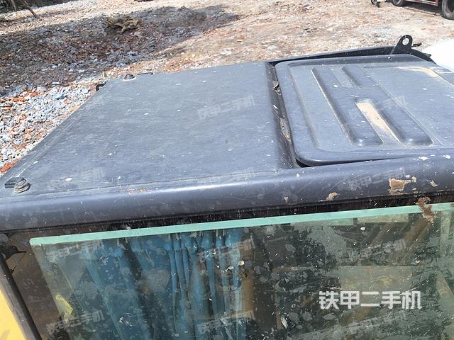 驾驶室顶部（整机外观）