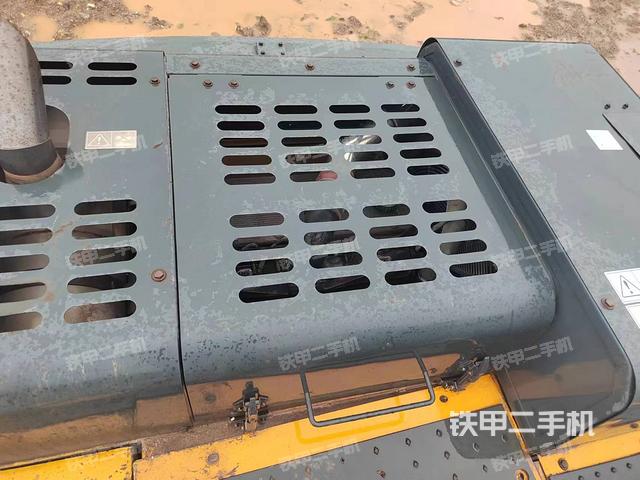 驾驶室顶部（整机外观）