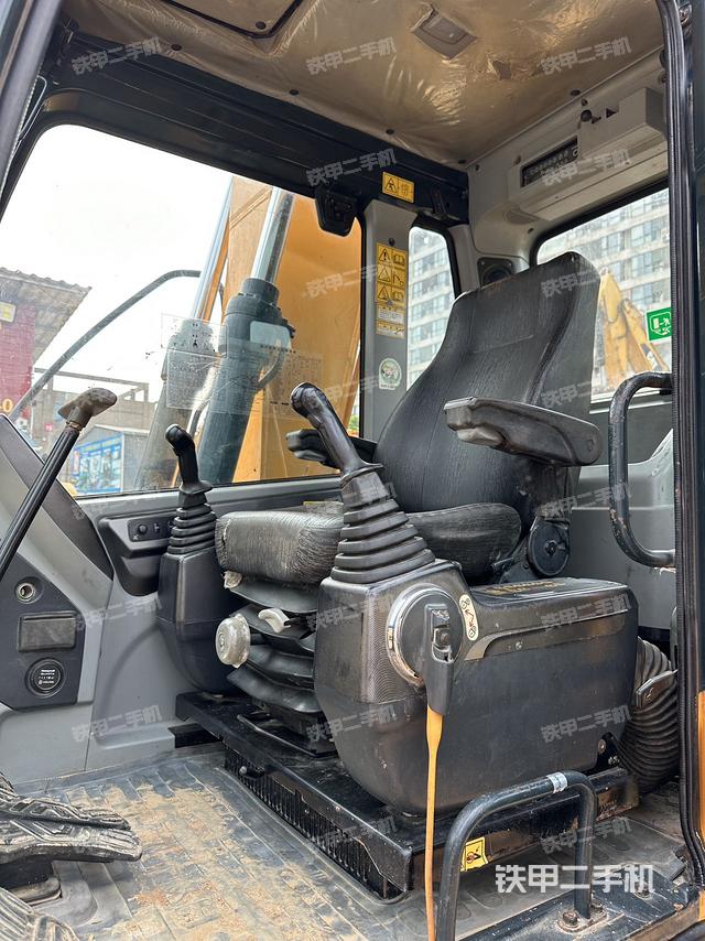 驾驶室整体（整机外观）