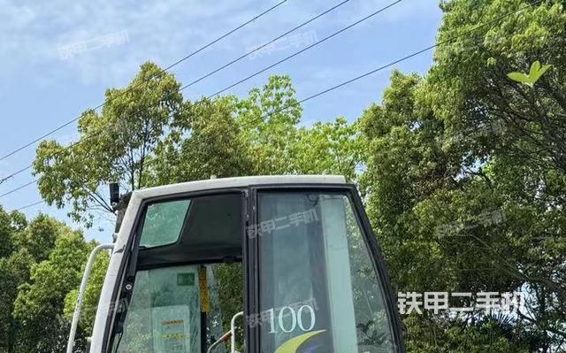 驾驶室顶部（整机外观）