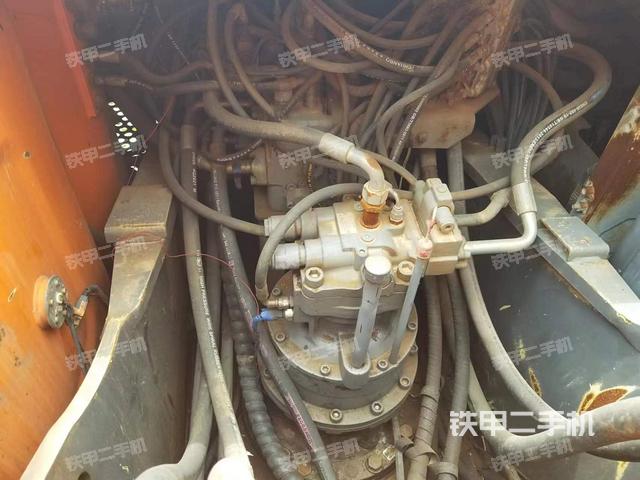 回转马达和主控阀（整机外观）