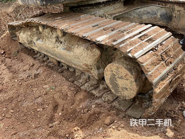 左側(cè)履帶整體?(行走機(jī)構(gòu)) 左側(cè)履帶整體?(行走機(jī)構(gòu))