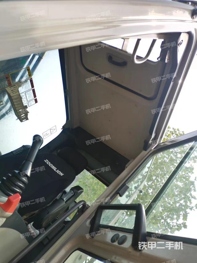 驾驶室顶部（整机外观）