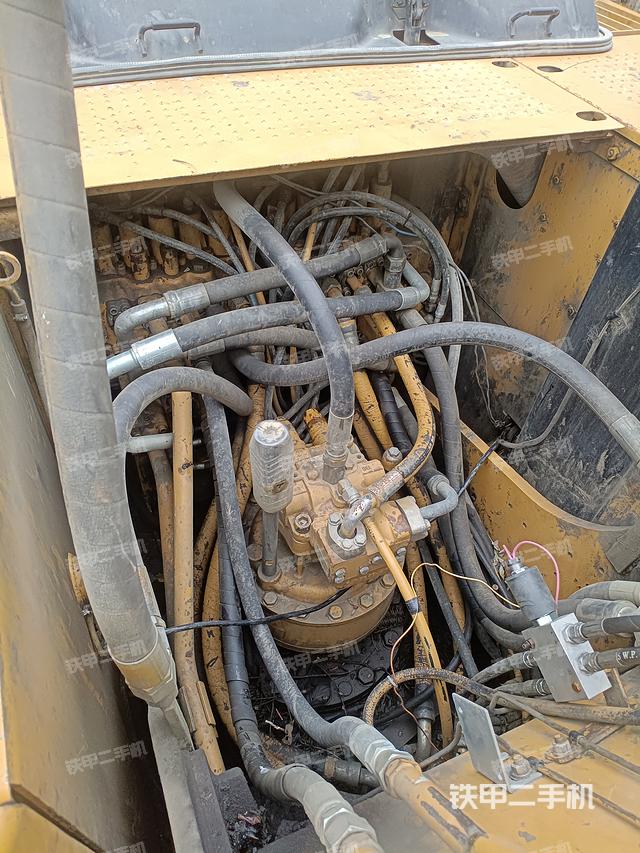 回转马达和主控阀（整机外观）