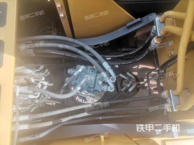 回转马达和主控阀（整机外观）