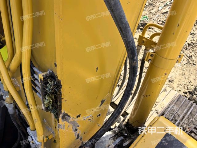铲斗右后整体(工作和回转装置) 铲斗右后整体(工作和回转装置)