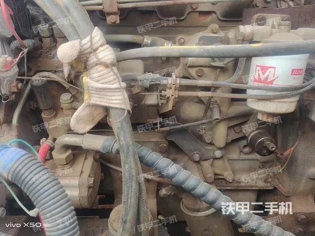 液压泵舱室正面整体（整机外观）