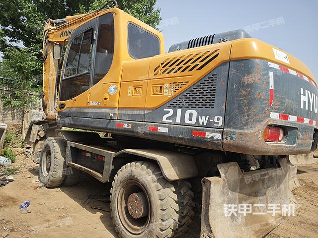 现代R210W-9挖掘机