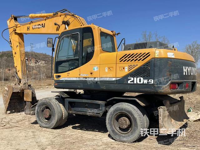 现代R210W-9挖掘机