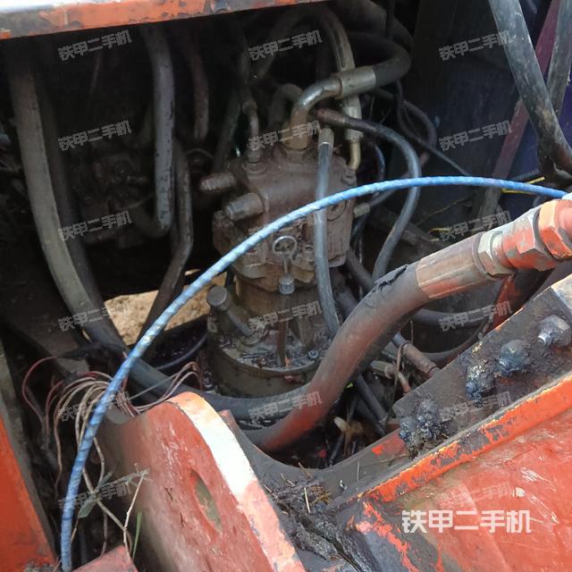 回转马达和主控阀（整机外观）