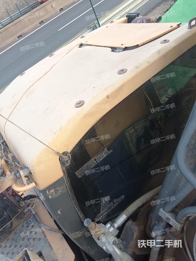 驾驶室顶部（整机外观）