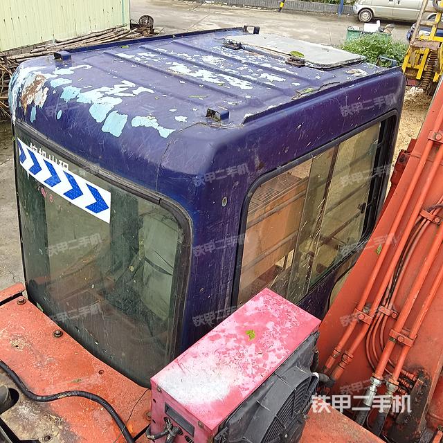 驾驶室顶部（整机外观）