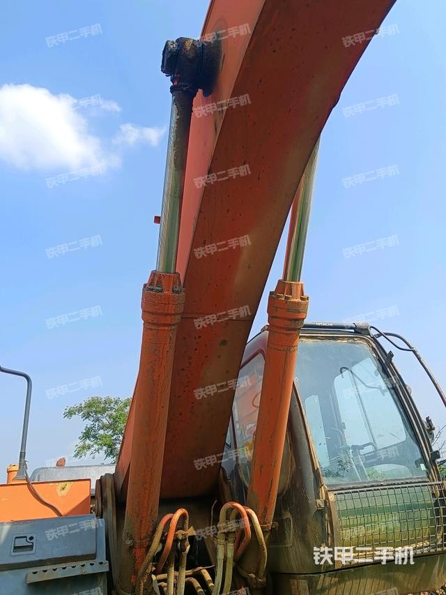 大臂油缸整體?豎拍(工作和回轉(zhuǎn)裝置) 大臂油缸整體?豎拍(工作和回轉(zhuǎn)裝置)
