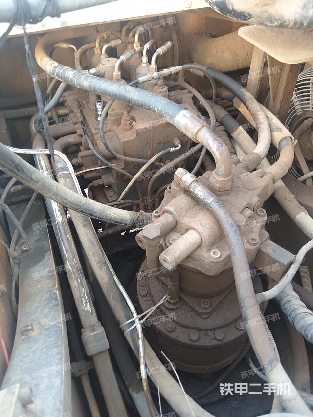 回转马达和主控阀（整机外观）