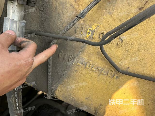 驾驶室顶部（整机外观）