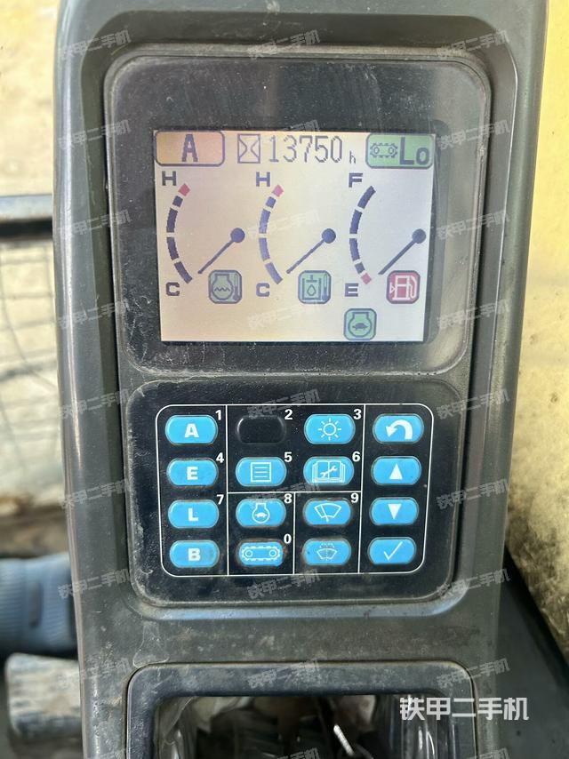 驾驶室整体（整机外观）