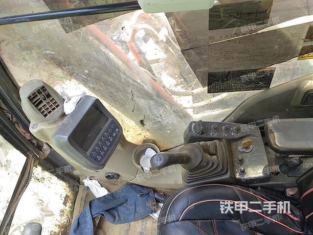 驾驶室整体（整机外观）