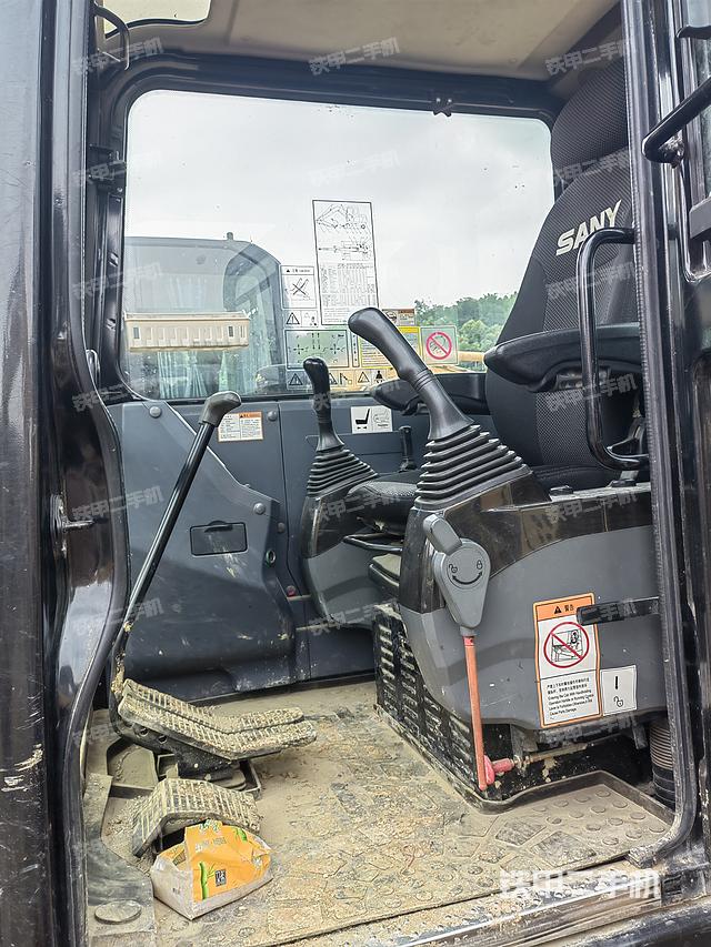 驾驶室整体（整机外观）