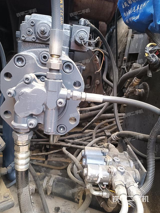 液压泵舱室正面整体（整机外观）