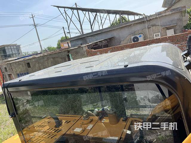 驾驶室顶部（整机外观）