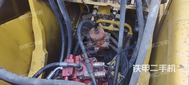 回转马达和主控阀（整机外观）