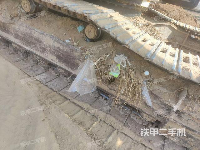 液压泵舱室正面整体（整机外观）