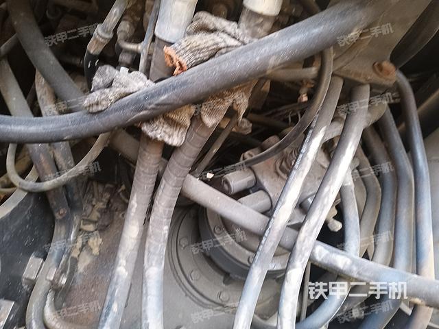 回转马达和主控阀（整机外观）