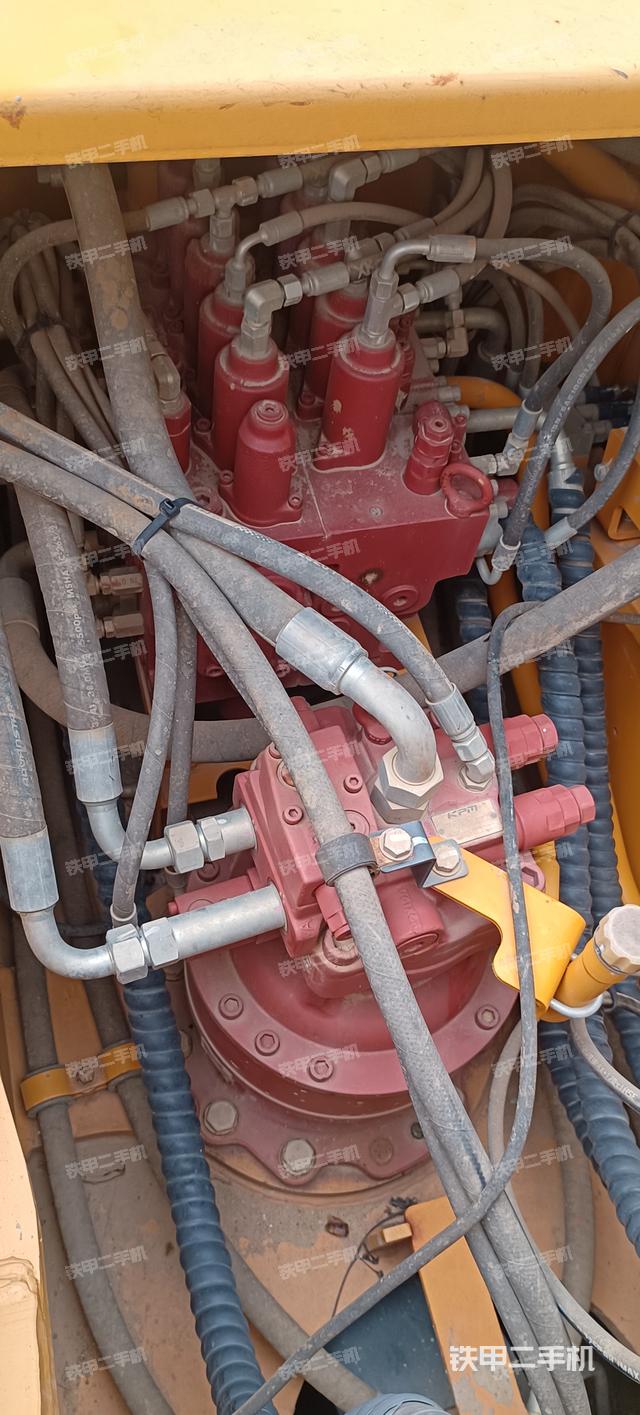 回转马达和主控阀（整机外观）