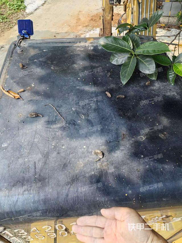 驾驶室顶部（整机外观）