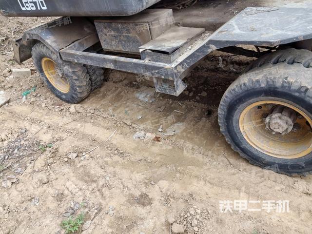 左側(cè)履帶整體?（行走機構(gòu)）