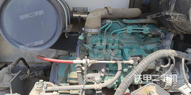 液压泵舱室正面整体（整机外观）