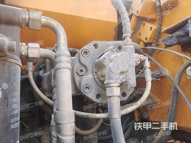 液压泵舱室正面整体（整机外观）