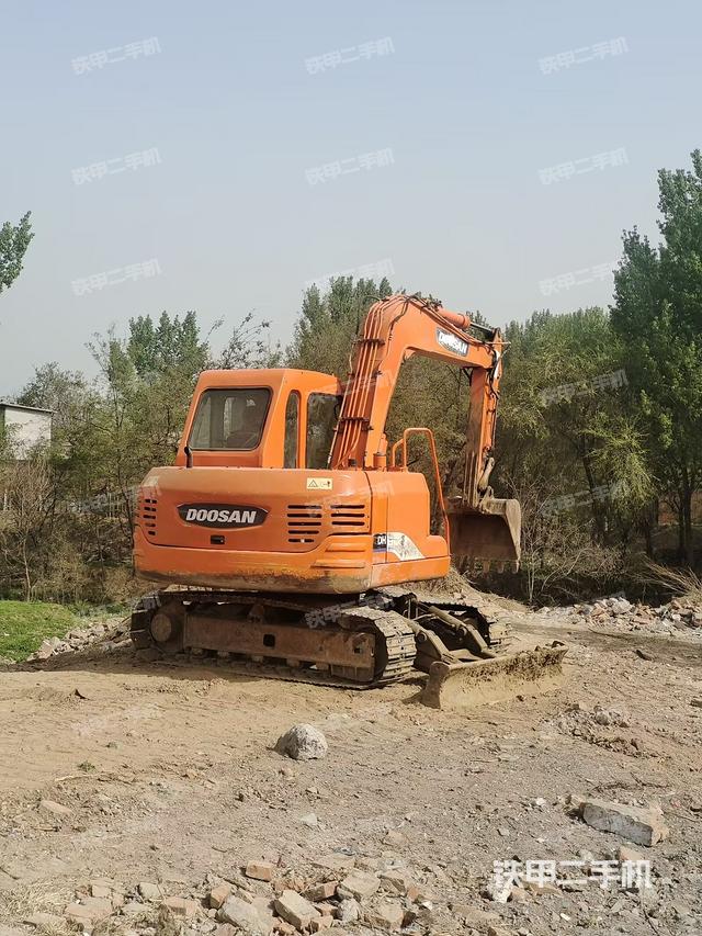 驾驶室顶部（整机外观）