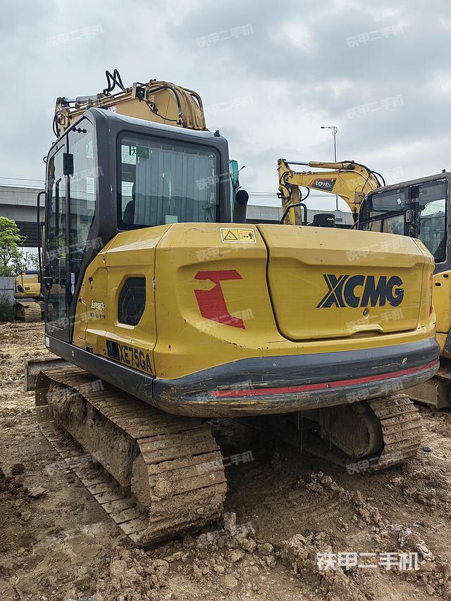 驾驶室顶部（整机外观）