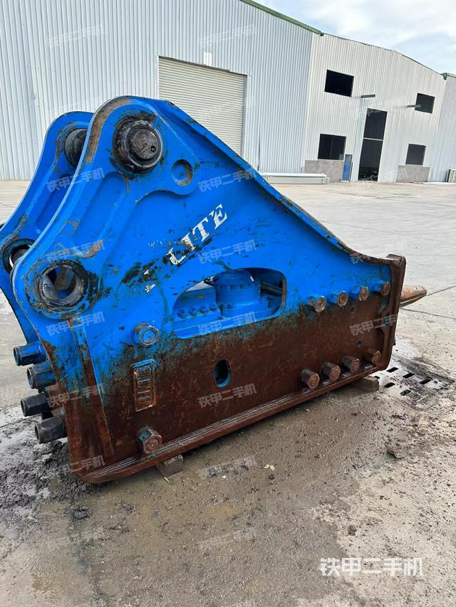 整机右后45°（设备外观及核心部件）