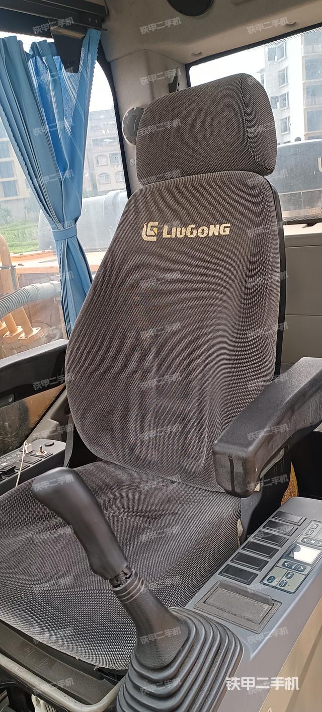 驾驶室整体（整机外观）