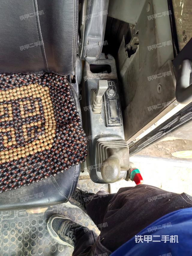 座椅左側(cè)控制臺/音響/含左手柄（駕駛室部分）