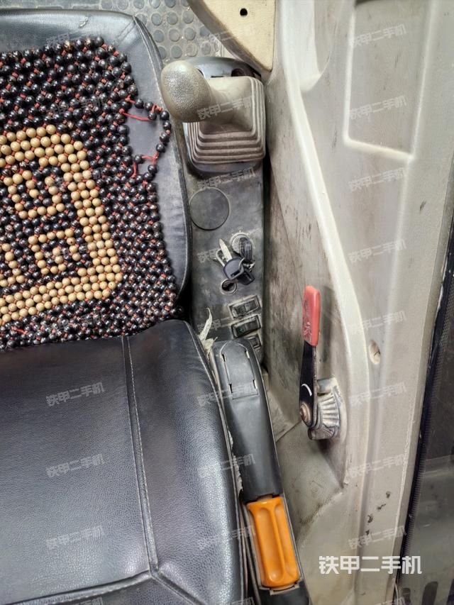 座椅右側(cè)控制臺/鑰匙門/油門/含右手柄（駕駛室部分）