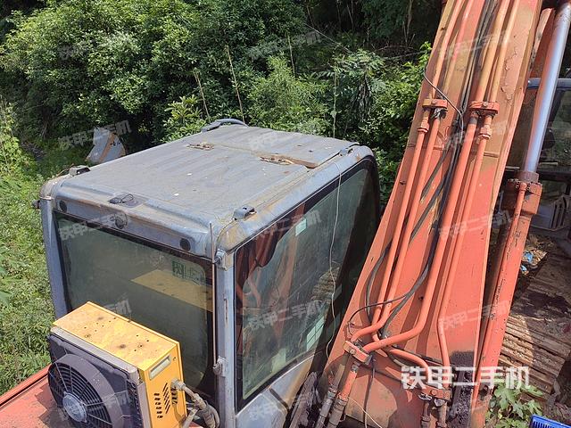 驾驶室顶部（整机外观）