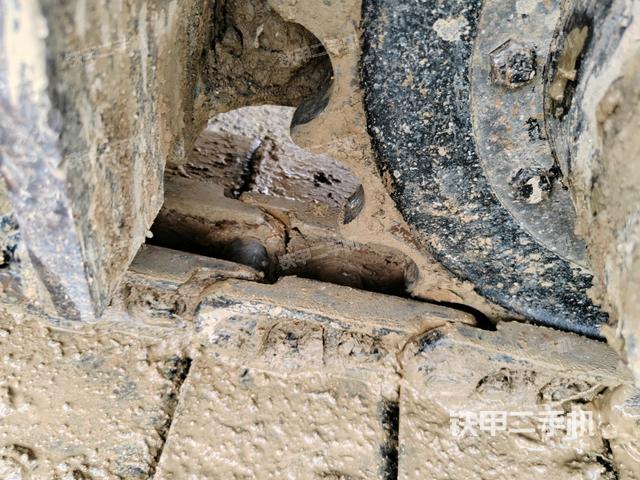 右驅(qū)動輪（行走機(jī)構(gòu)）