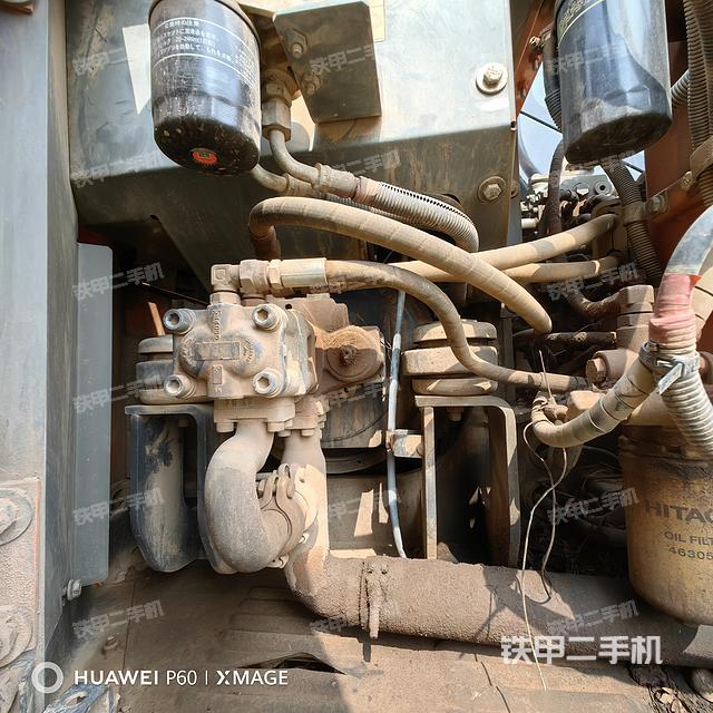 液压泵舱室正面整体（整机外观）