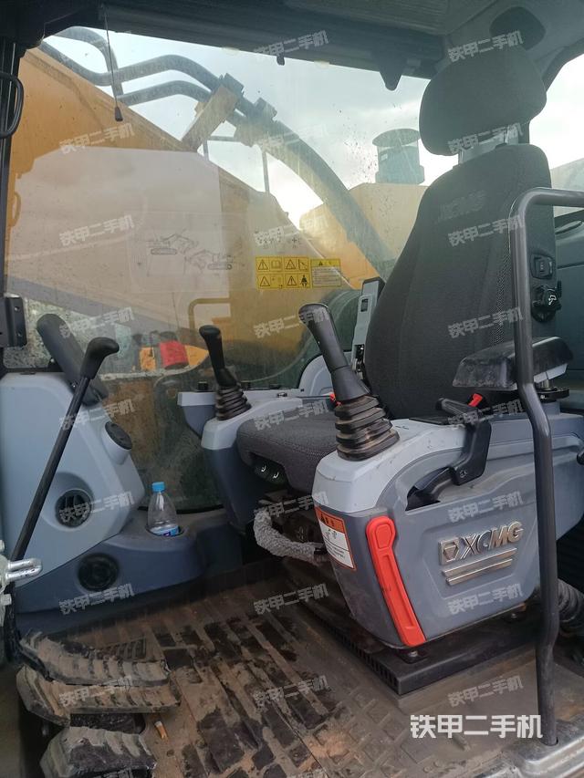 驾驶室整体（整机外观）