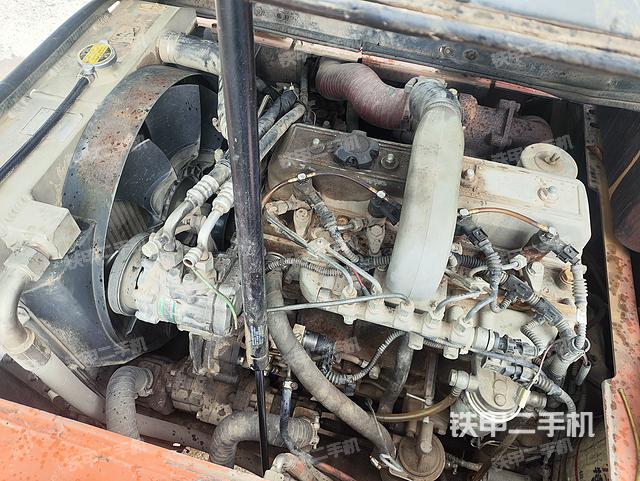 驾驶室顶部（整机外观）